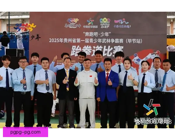 举重赛事精彩纷呈，胜负难料