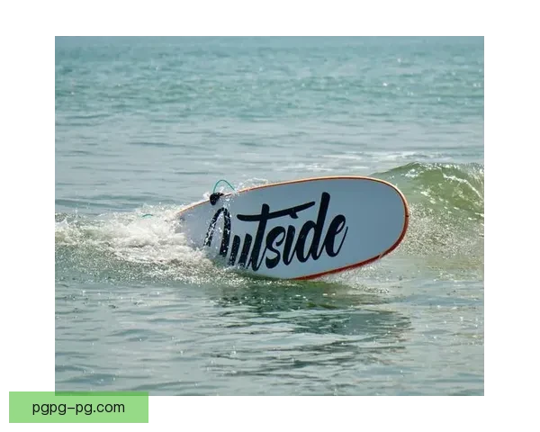 冲浪新手必知：规则、安全与技巧