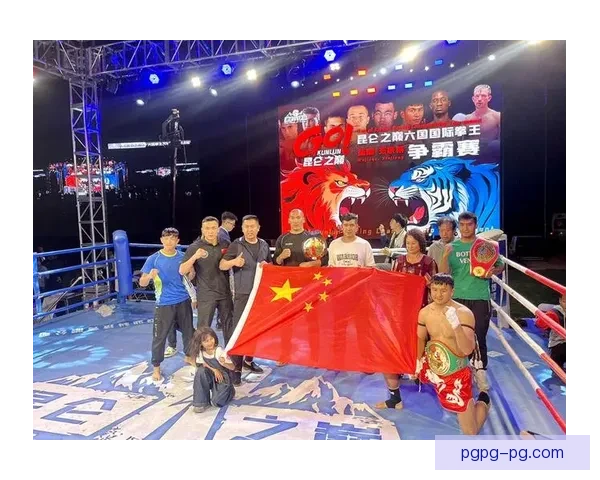 搏击之巅:闪耀摔跤锦标赛 搏击之巅:闪耀摔跤锦标赛